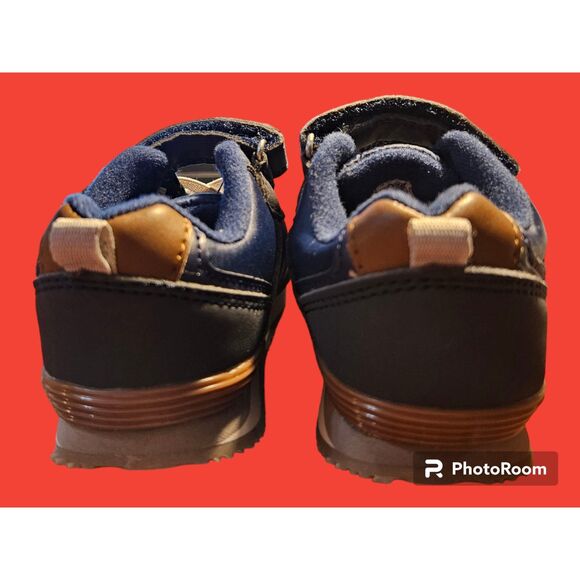 Toddler Boy's Oshkosh B Gosh 5 Size 5 Hook and Loop - Picture 4 of 4